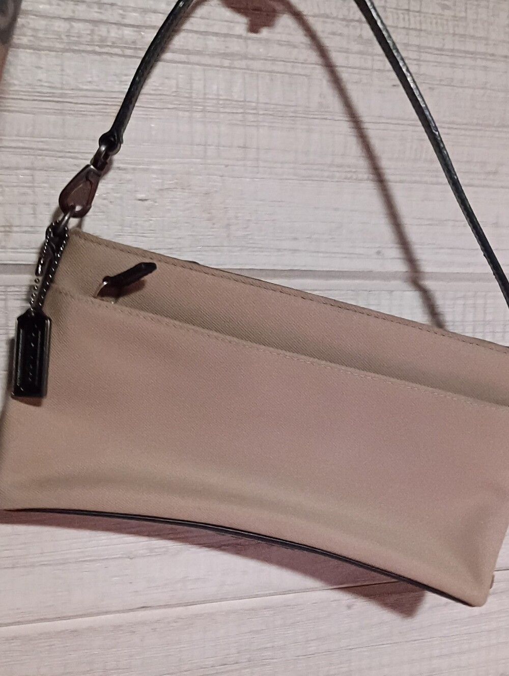 Coach Mercer Beige Shoulder Bag with Black Handle - Picture 2 of 9